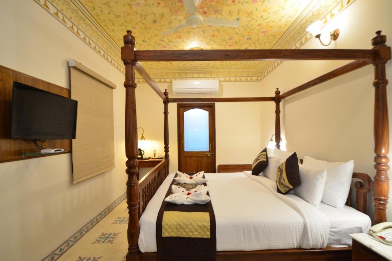 นิพพาน พาเลซ-อะ เฮอริเทจ โอเต็ล แอนด์ สปา Hotel ชัยปุระ ภายนอก รูปภาพ
