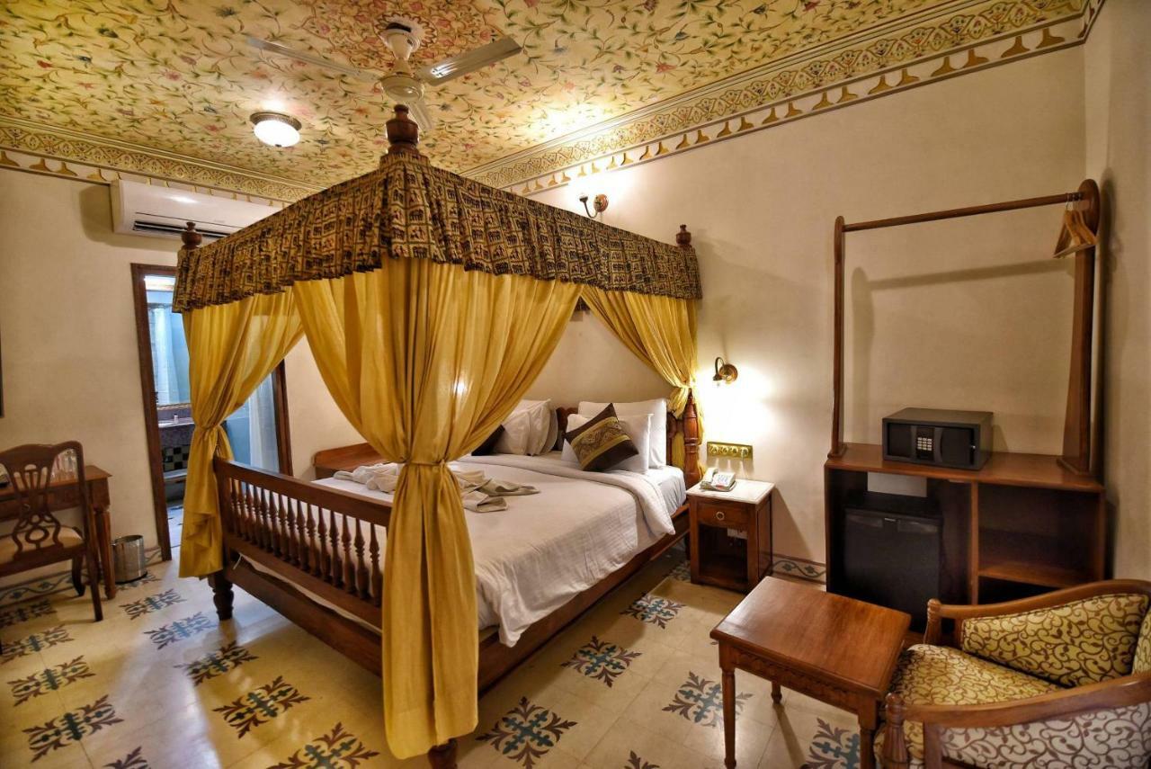 นิพพาน พาเลซ-อะ เฮอริเทจ โอเต็ล แอนด์ สปา Hotel ชัยปุระ ภายนอก รูปภาพ
